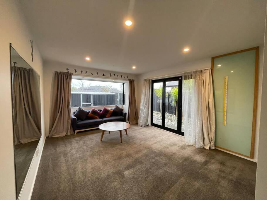 Spacious 4 Bed Family Home Christchurch Exterior photo